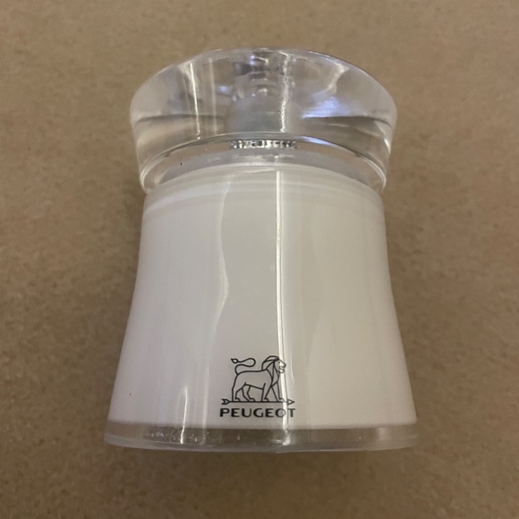 Set of 2 Peugeot Bali Manual Pepper & Salt Mills/Grinders Black & White 3" - Picture 5 of 7